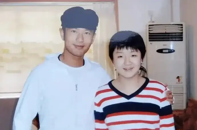 黄晓明恭喜表妹陈梦获世乒赛女团金牌:你是我们的骄傲!