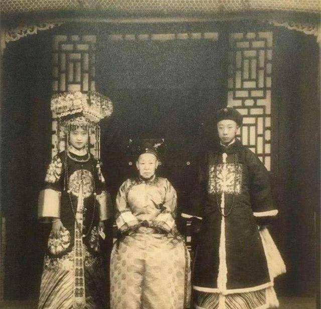 裕容龄:与太监谈恋爱,后被刘春霖拒婚,酷爱舞蹈晚年双腿被打断_慈禧