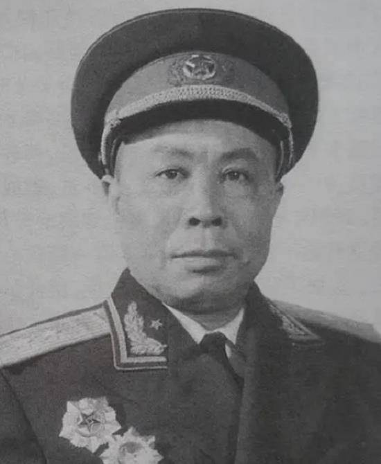 1944年,战友给钟炳昌介绍对象:白求恩医科学校的校花,要不要?