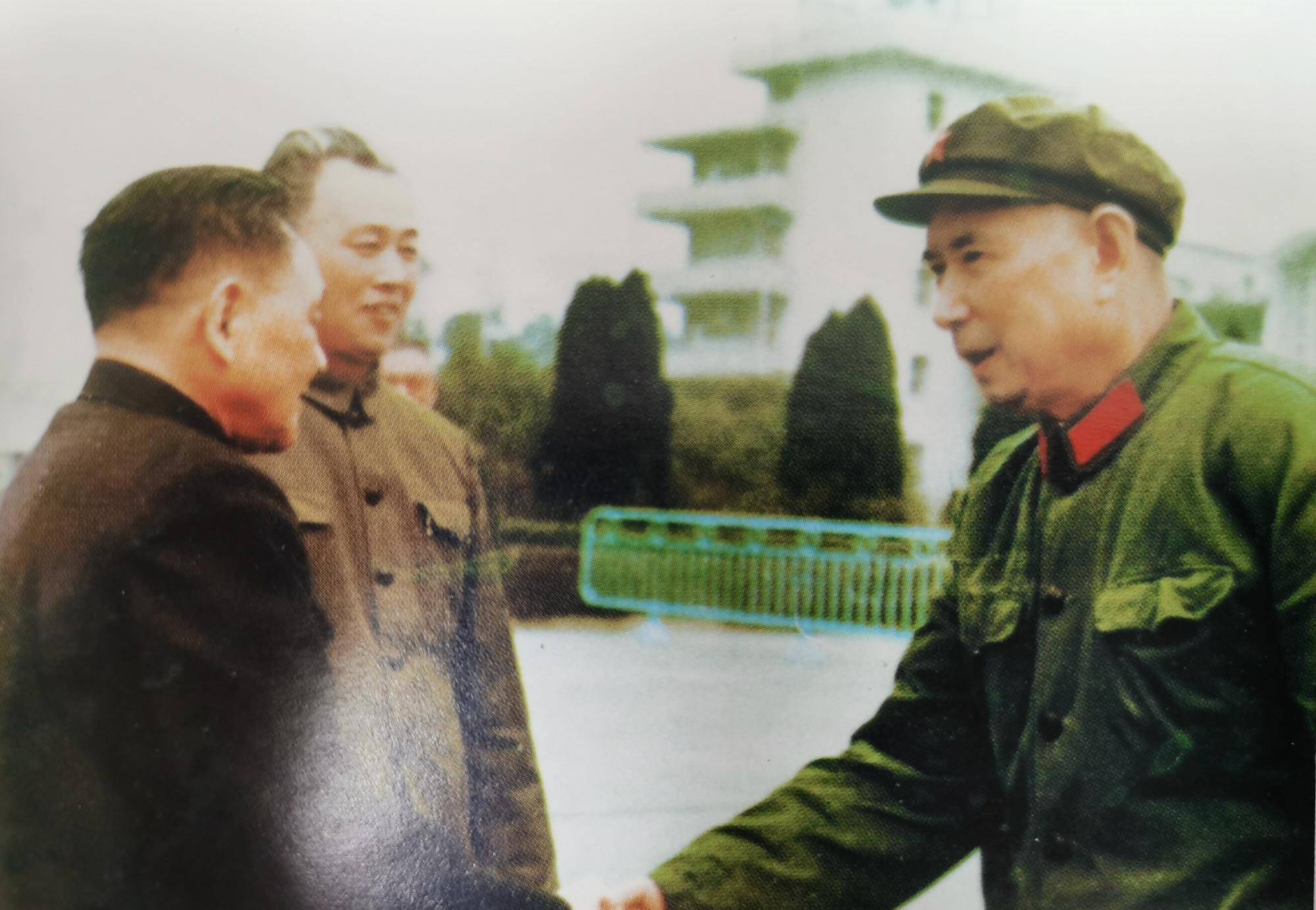 1982年,广州军区司令换人,尤太忠抱怨前任:这事不该瞒着我_吴克华_吴