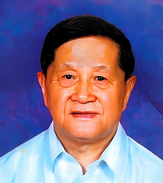 他17岁入党,毕业于抗大,曾任汕头市副市长,广东省副省长,87岁逝世,官