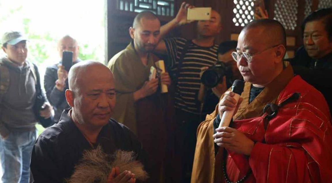 无数的记者争破头来到杨彦面前,想要知道他剃度出家的原因,但是杨彦