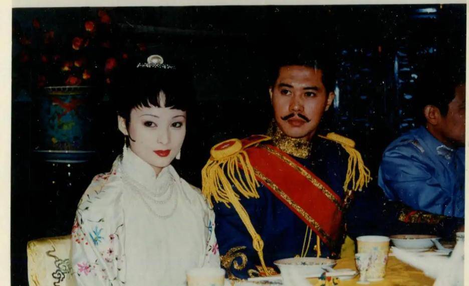 "懒娘娘"改嫁锅炉工,每天喝酒闲逛不干活,44年后才知是小凤仙_李桂兰