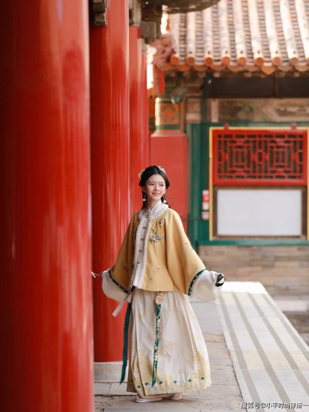 古典与现代的完美交融:优雅少女演绎时尚汉服穿搭_女士_传统_气质