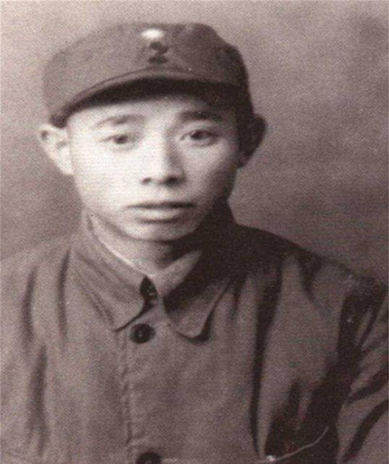 小学生在烈士陵园扫墓,十几年后才知道,他的亲生父亲葬在那里_蔡正国