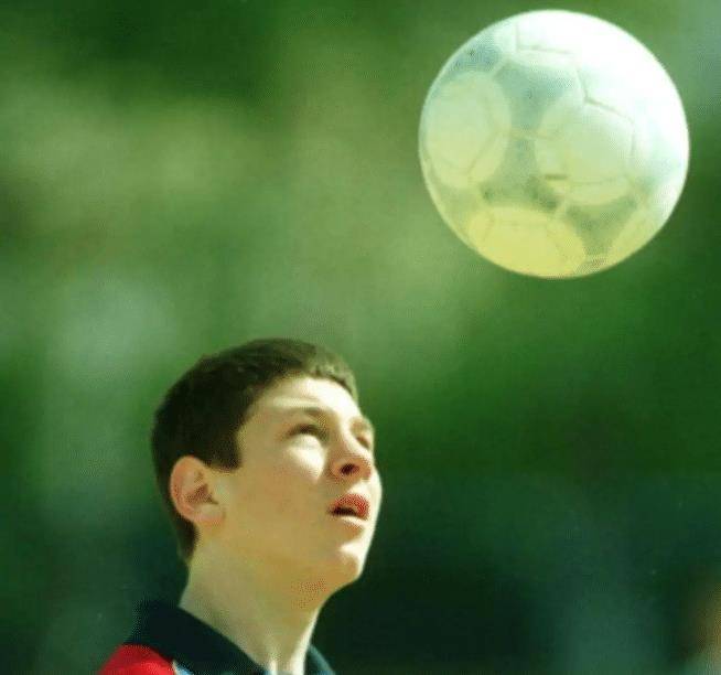 从小在巴萨长大的梅西,为何自愿降薪50%,最终仍然与巴萨无缘?