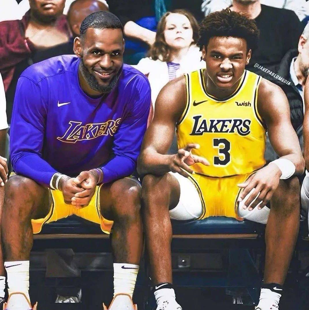 布朗尼·詹姆斯今年18岁,身高1.98米,司职锋卫摇摆人.