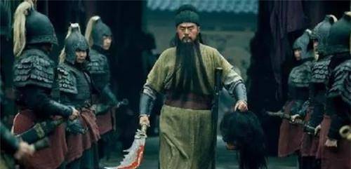 拜关公也有讲究?黑帮拜红袍,警察拜绿袍,谁要拜金袍关公?