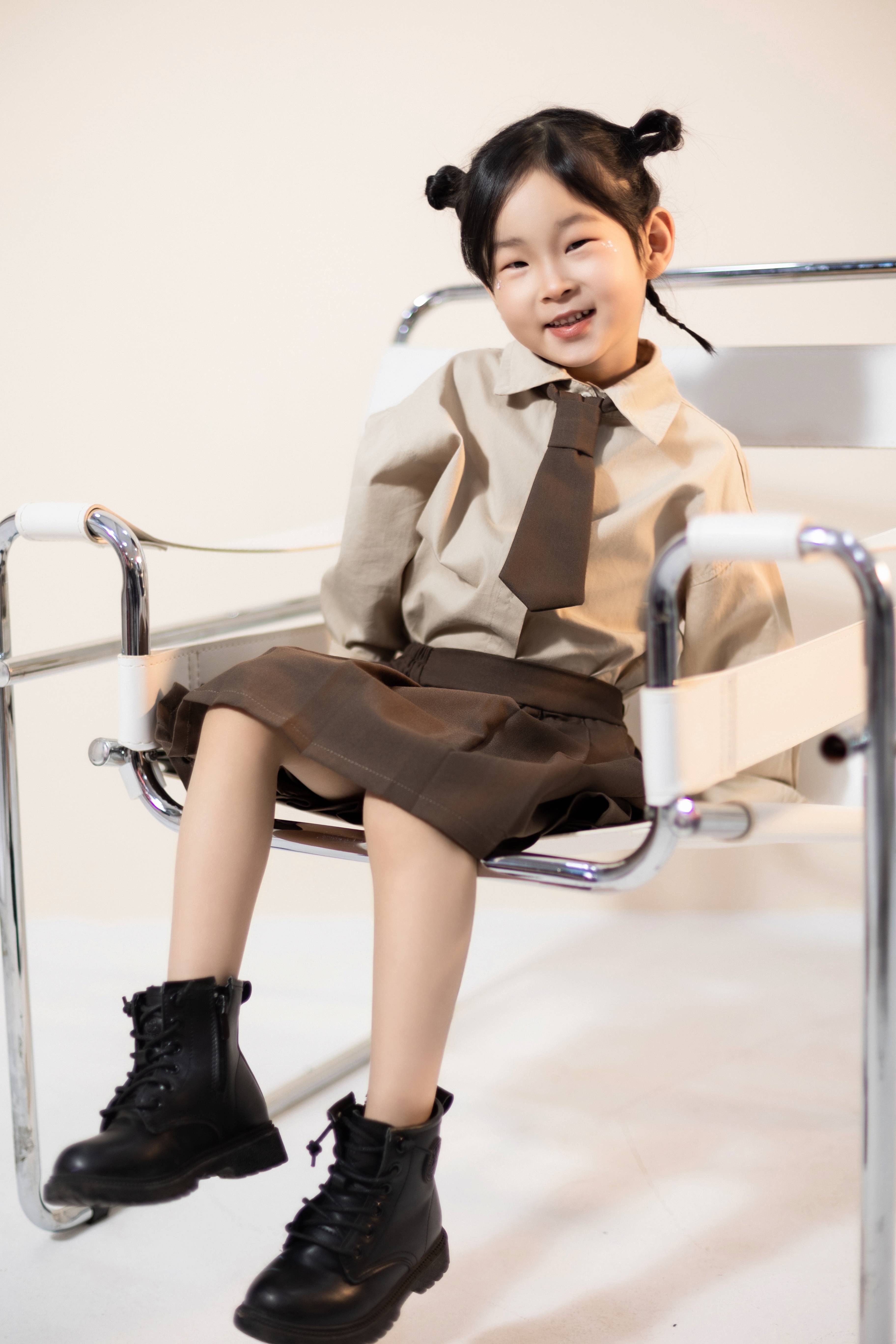 沈阳星河文化艺人范美辰_小朋友_事情_关爱