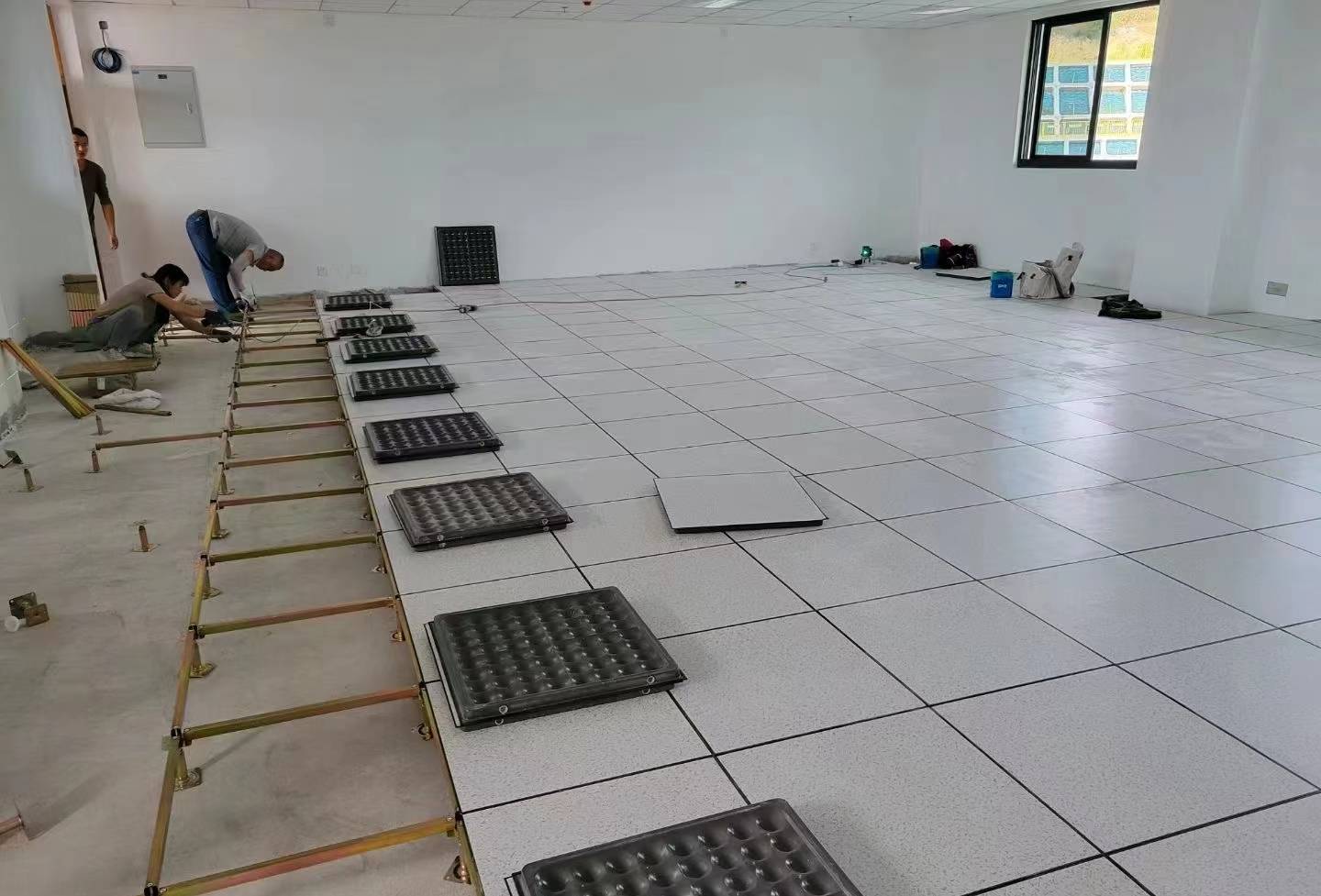 惠丰防静电:为什么机房地板要用到防静电地板