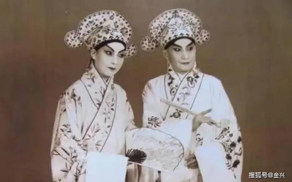 著名的戏曲表演艺术家叶盛兰,李和曾,小白玉霜,杜近芳,魏喜奎等人筹备