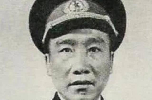 一路乞讨爬回部队,却只授衔少将;心结至死,死后穿中山装入殓_段苏权