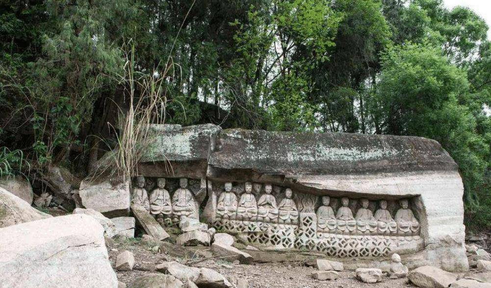 江西一座水库水位下降,露出几十尊佛像,专家:这些东西