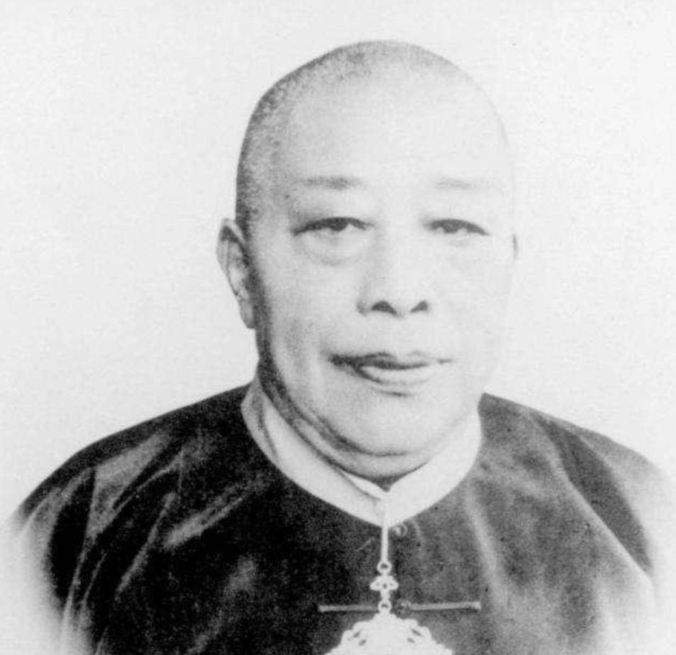 因为中共上海局曾委托,转化为反蒋民主人士的杨虎,告知黄金荣,只要他