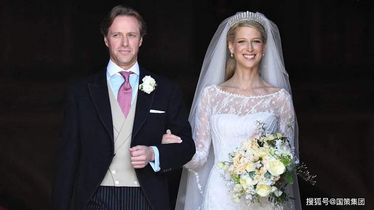 在代表加布里埃拉·金斯顿夫人,马丁和吉尔·金斯顿,乔安娜·康诺利和