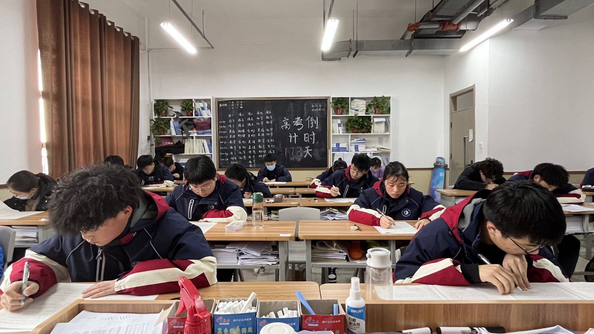 郑州高三封闭式补习班哪个好如何判断一个高三封闭式补习班的好坏