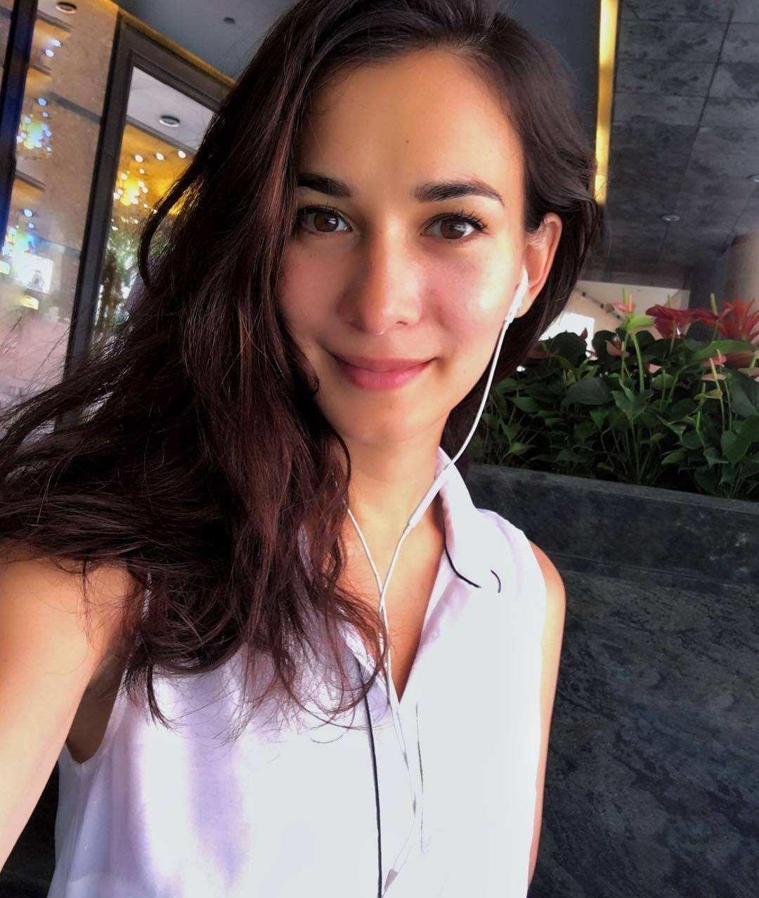 徐亚洲是一位老演员,在很多电视剧里都扮演外国人,所以观众潜移默化把