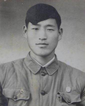 中原突围中,张体学当时担任什么职务?_部队_敌人_张锦