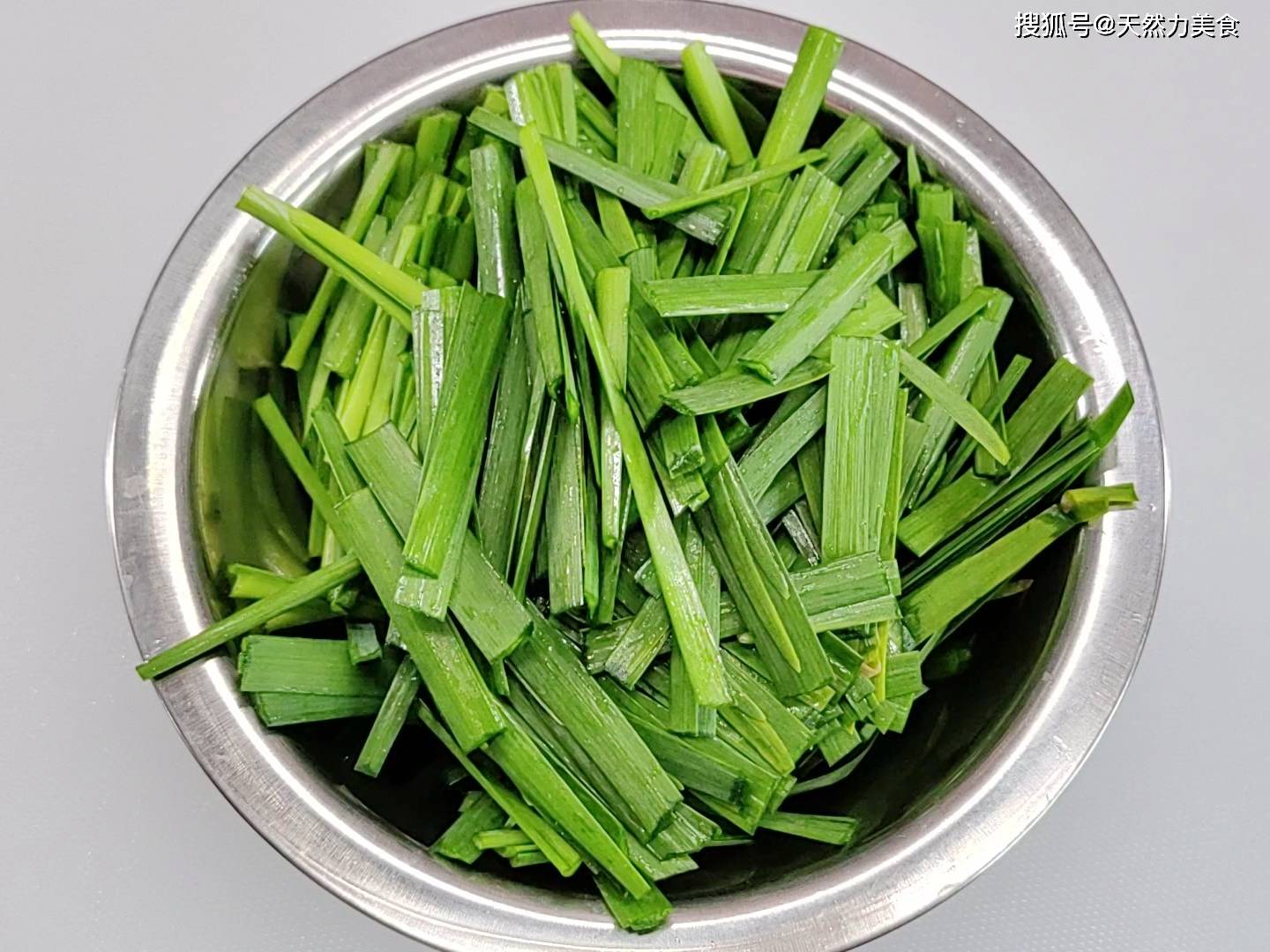 告诉你方法,让猪血鲜香滑嫩,美味不腥,一看就会_韭菜_腥味_备用