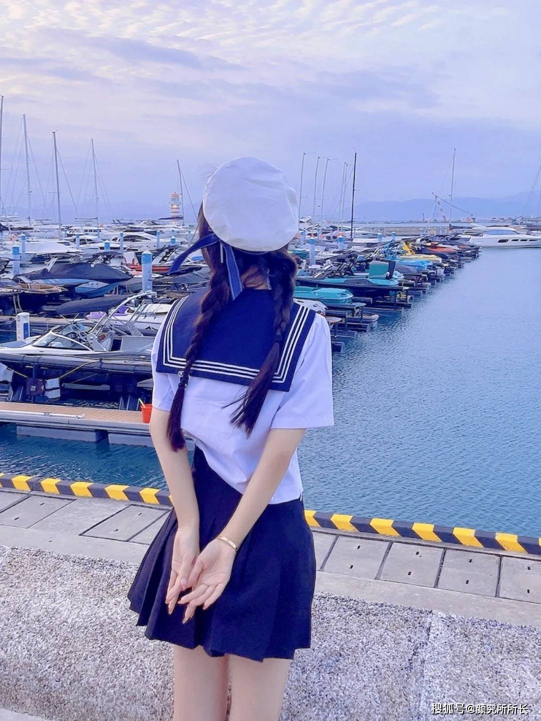 原创19岁极品尤物少女海港时尚穿搭经典水手服搭配双马尾辫独特时尚