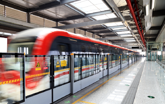 约1km内1,2,3,6,7,9,11号东延线(在建)7条地铁线环绕,距燕南站约200m