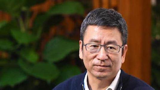 除了《感动中国》节目,他还主持过《新闻1 1》《新闻周刊》《东方时空