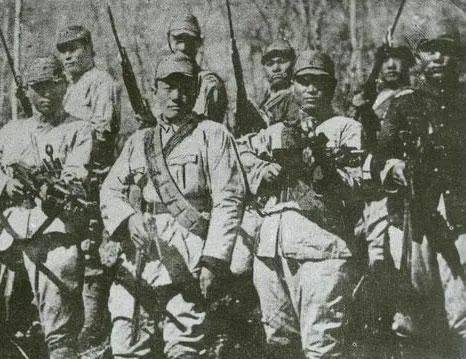 原创汉奸害死杨靖宇解放后隐藏于人民军队当官一场雨暴露其真面目