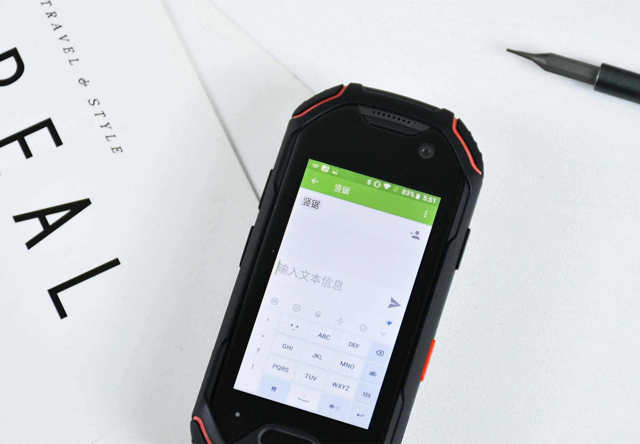 掌心般大小245英寸屏的迷你三防手机unihertzatom评测