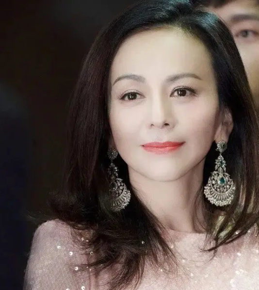 原创两次被富豪抛弃的王琳期待真爱的到来登上浪姐爱豆感满格