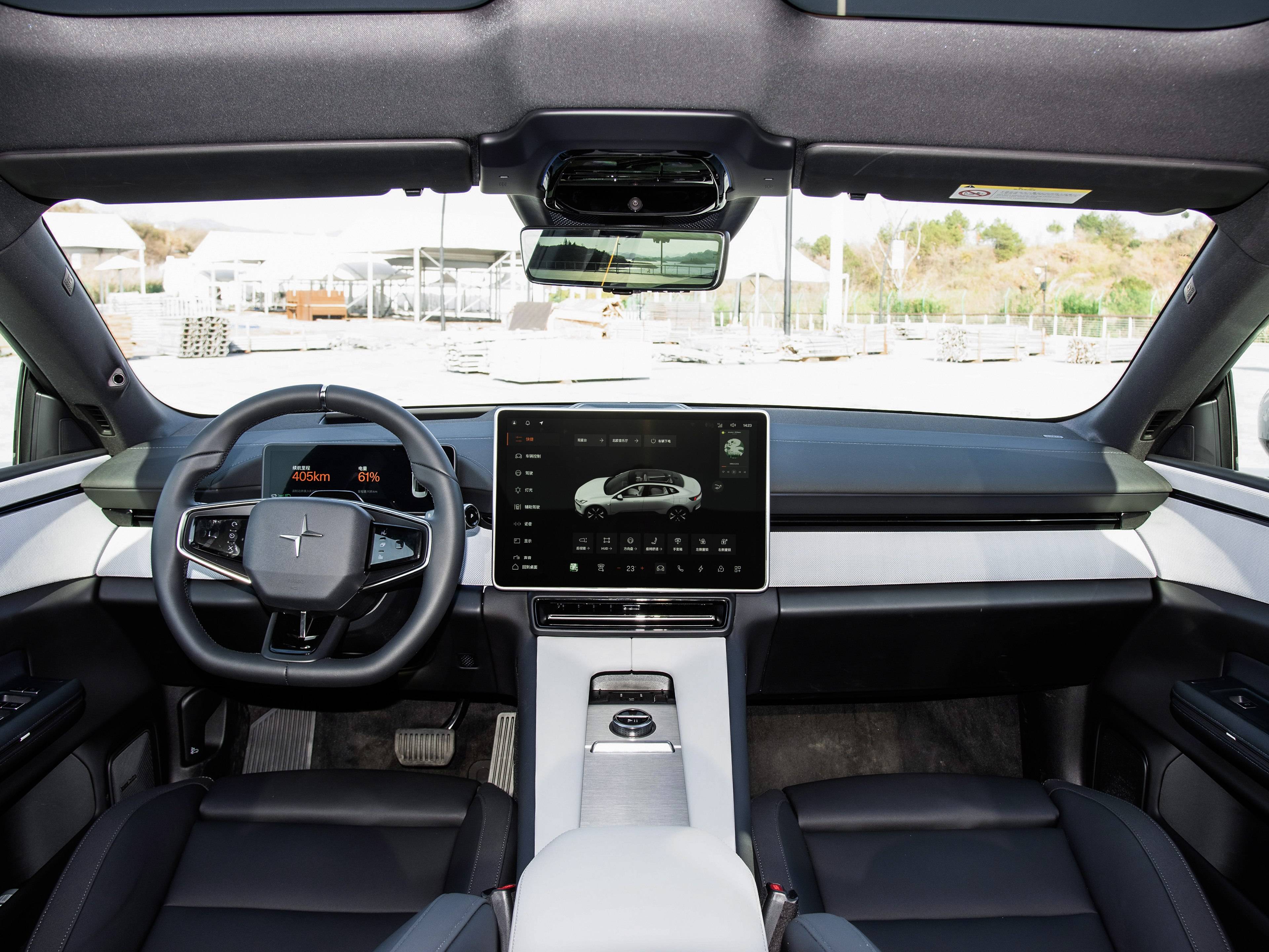 在动力和续航方面,极星4分为单电机版和双电机版,其中单电机版最大