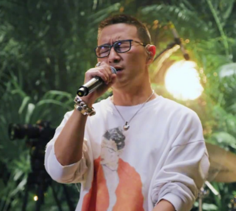 而如今,汪峰用他的音乐表达出对过去的回忆