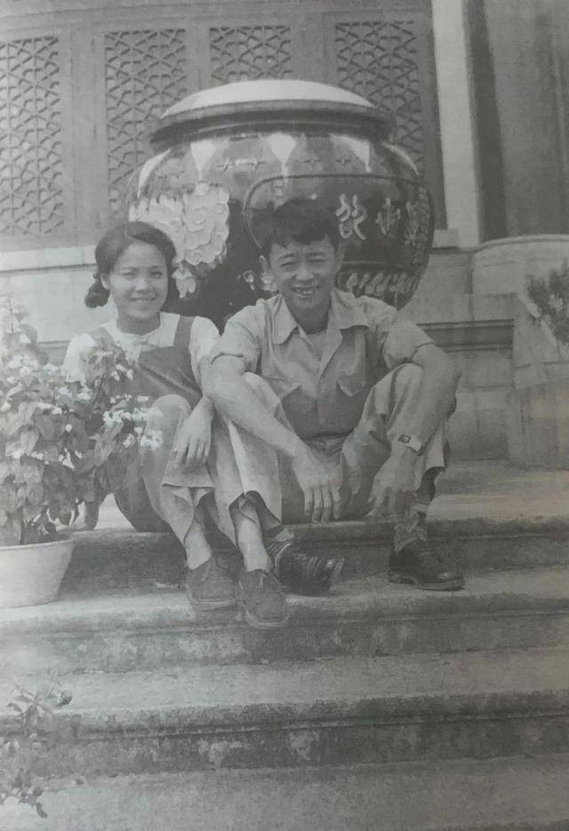树欲静而风不倒1948年,黄永玉为了逃避战后的迫害,和妻子张梅溪奔赴