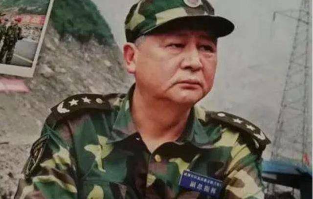 地震抢险救灾时,范晓光发怒:谁放记者上来,就把谁扔水里_中将_汶川
