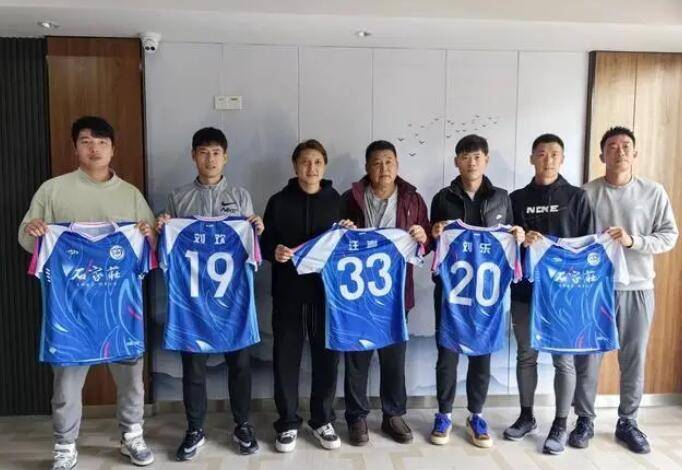 原创四名前国安后防旧将加盟这队今年铁了心要冲超