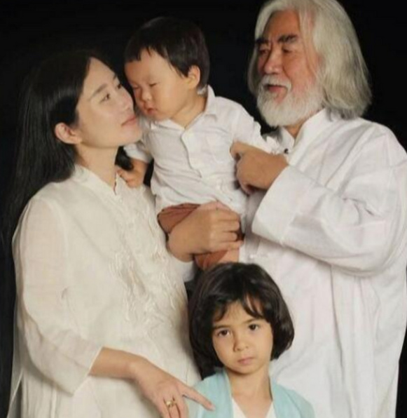 张纪中老婆告诫年轻女性:找大龄老公,等高龄再生孩子最佳!