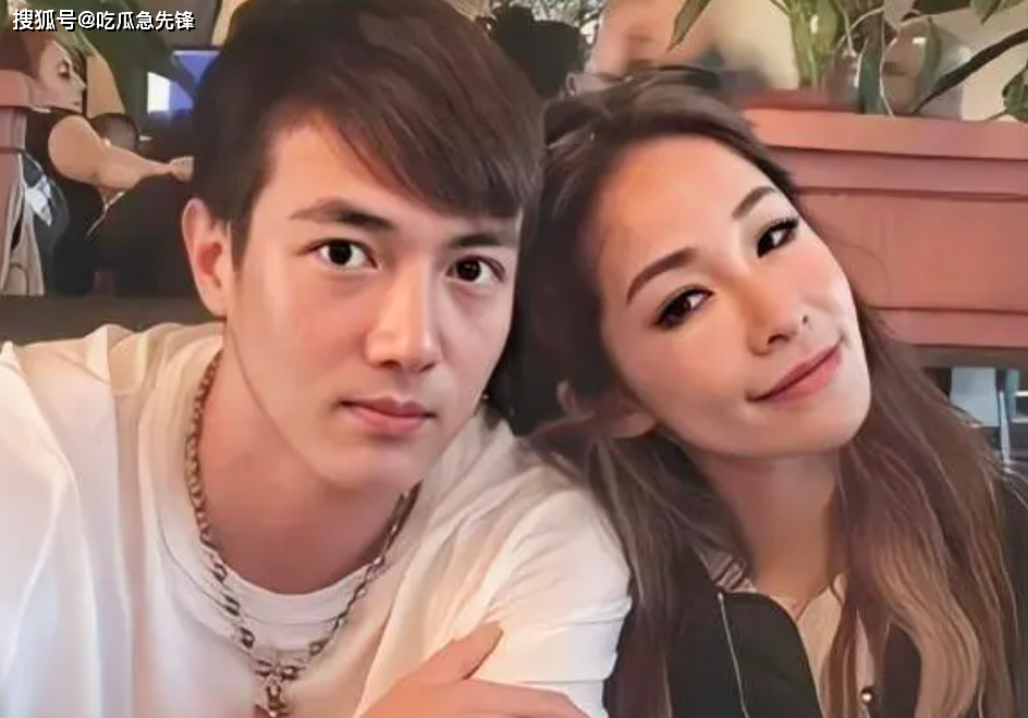 据悉,萧亚轩与黄皓2019年公布恋情,2023年7月两人分手.