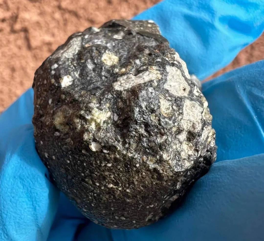 可以鉴定陨石的地方除了国家相关科研单位还有湖南中历收藏品鉴定中心