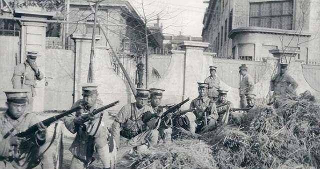 原创韩复榘给张宗昌让座张宗昌不客气坐上主位几天后被韩派人刺杀