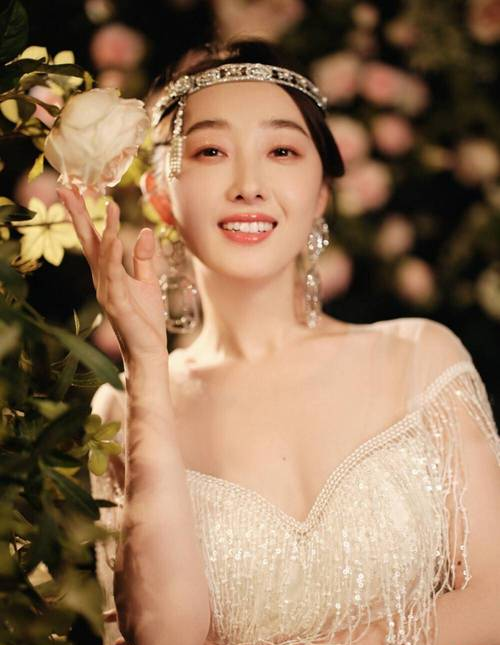 蒋梦婕:性感韵味的魅力女神.饱满性感太有韵味了!_成为了_气质_风采