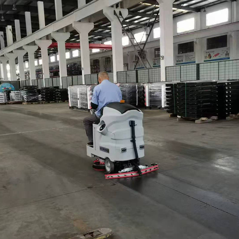 驾驶式洗地机方便快捷清洁好助手