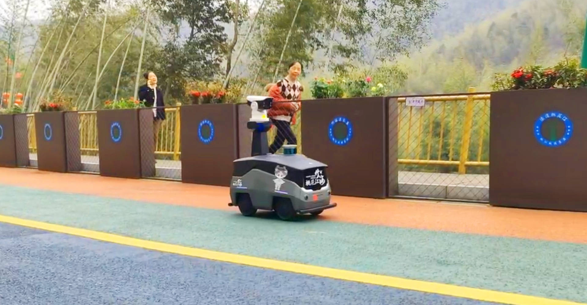 国家4a级景区迎来智能安保新力量巡逻巡检机器人正式上岗