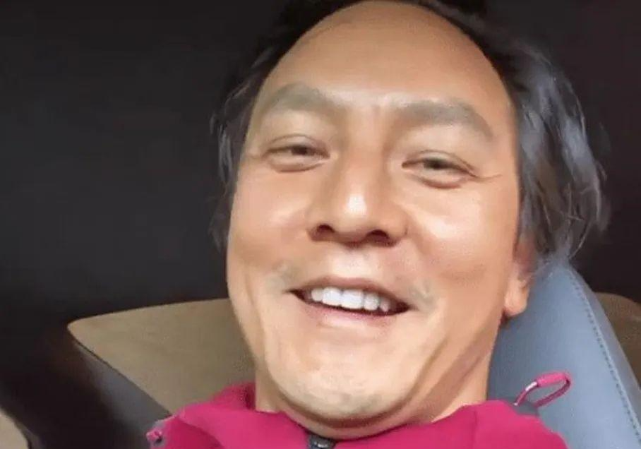 原创香港男神老了15位男星白发照成龙一夜苍老刘德华也逃不过