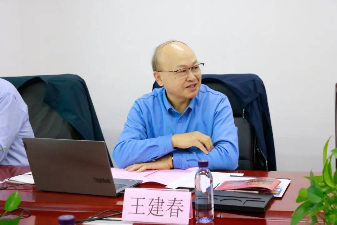 特邀军方专家王建春座谈会后,特邀军方专家王建春研究员向与会嘉宾作