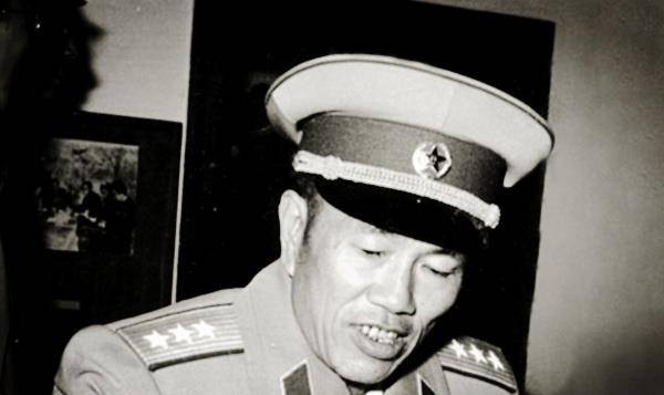 志愿军司令兼政委彭德怀说是回国治病,实际上是回国主持中央军委工作