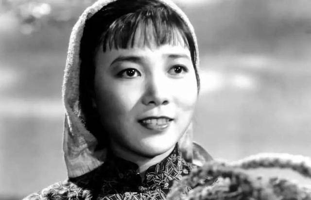 悲惨的田华一家四口全患癌花光300万今92岁过得怎样