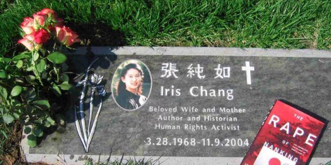 原创美国华裔作家张纯如葬礼曾为30万冤魂奔命父母白发人送黑发人