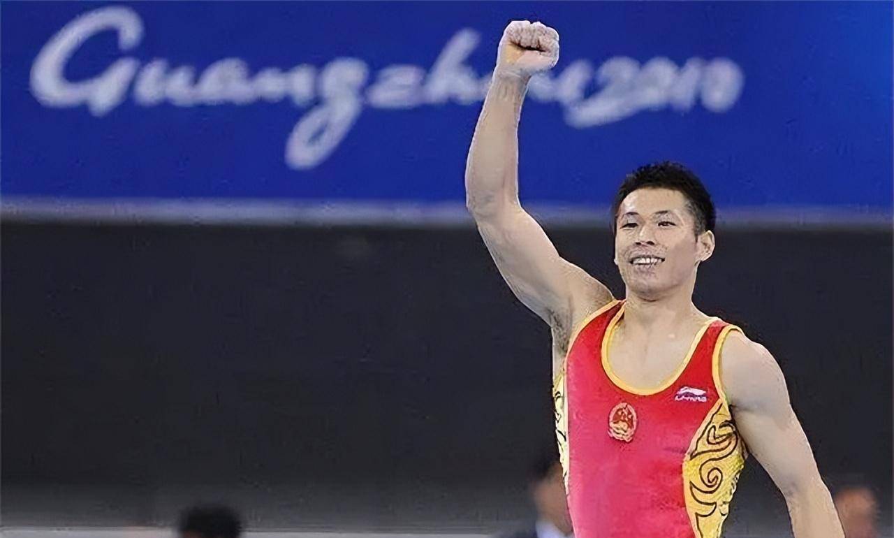 34岁奥运冠军近况:被小3岁女友倒追3年,今身价上亿幸福美满_张成龙_体