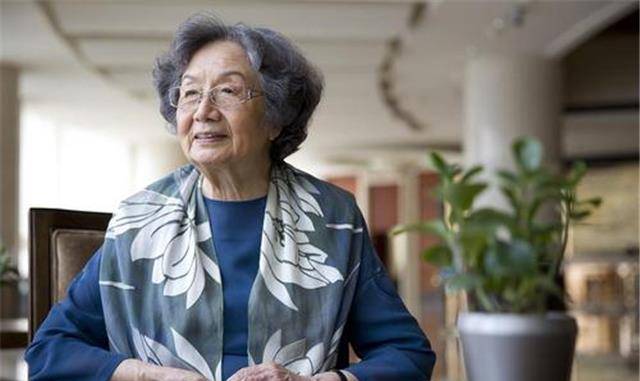 原创清贫一生却在95岁裸捐3500多万她才是该让人们刷屏的明星