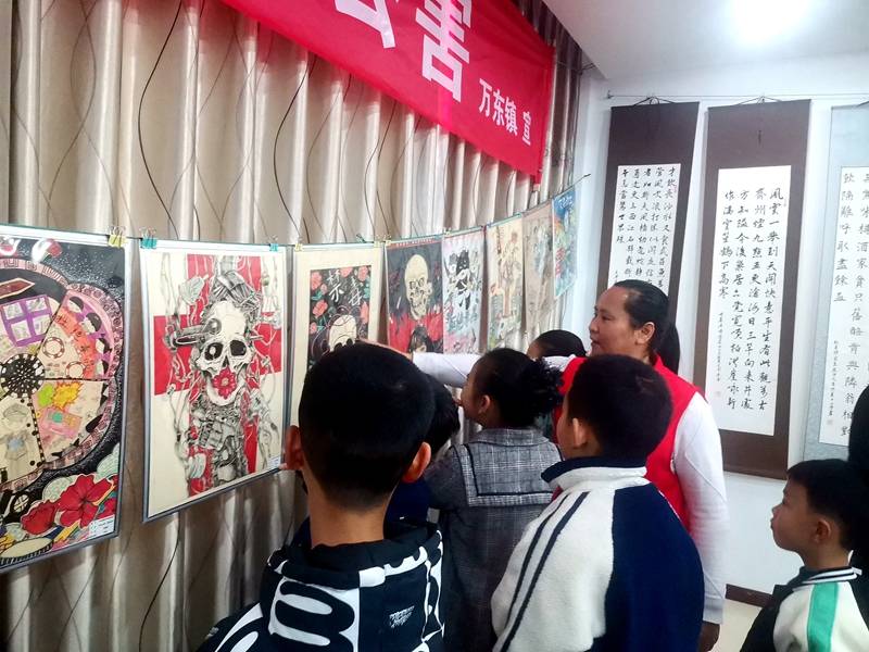 万盛万东镇新房社区开展禁毒书画主题作品展活动