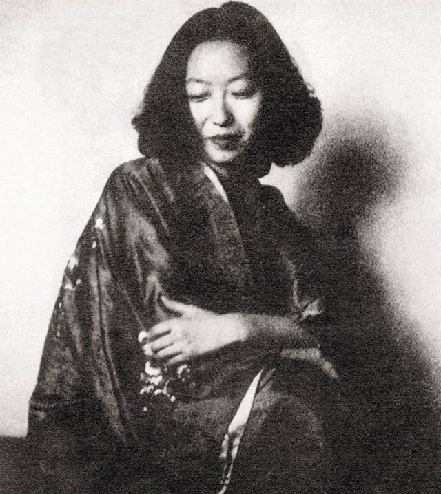 原创苏青28岁离婚成为比肩张爱玲的女作家却因成功孤独一生